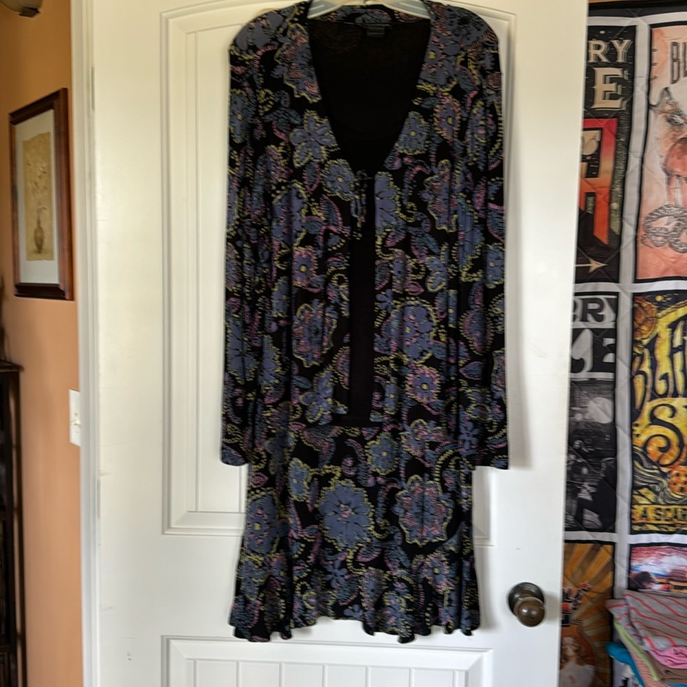 Lifestyle studios Women’s 2 pc skirt and blouse